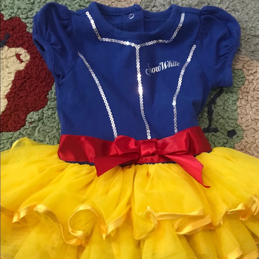 “SOLD” Snow White costume 9 months